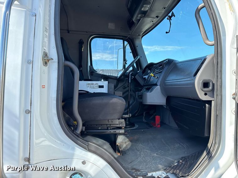 image for item EG5933 2006 Freightliner Business Class M2 Crew Cab utility / service truck