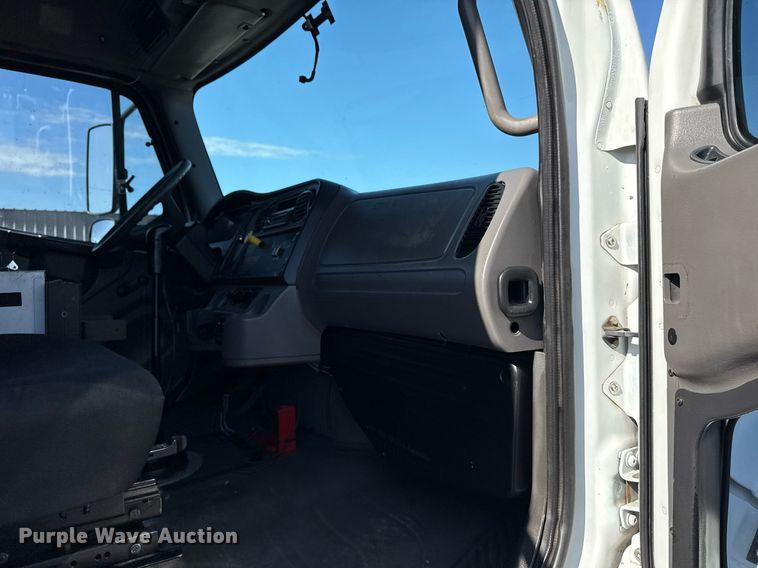 image for item EG5933 2006 Freightliner Business Class M2 Crew Cab utility / service truck