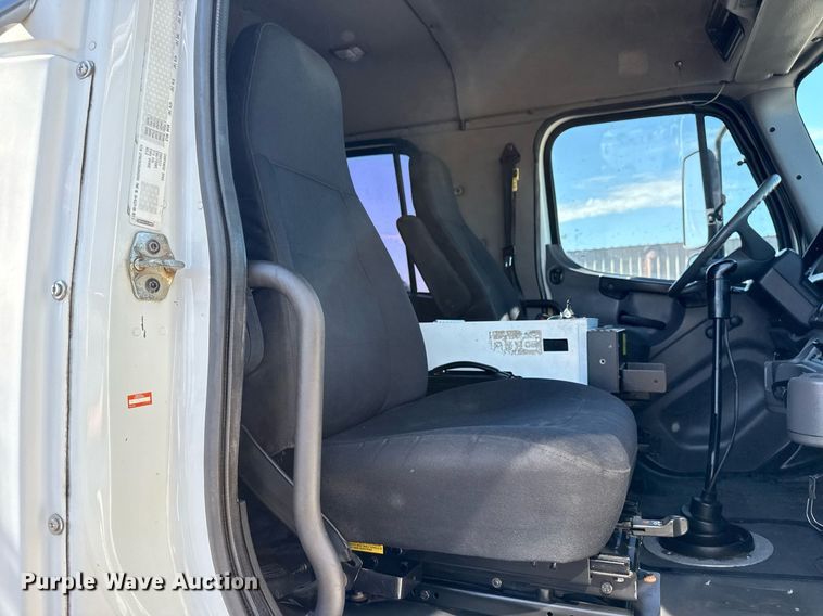 image for item EG5933 2006 Freightliner Business Class M2 Crew Cab utility / service truck