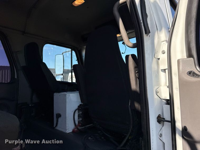 image for item EG5933 2006 Freightliner Business Class M2 Crew Cab utility / service truck