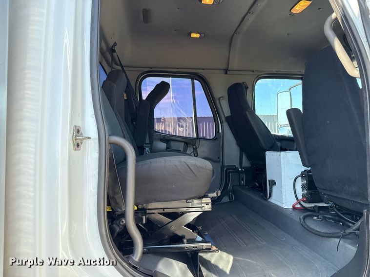 image for item EG5933 2006 Freightliner Business Class M2 Crew Cab utility / service truck