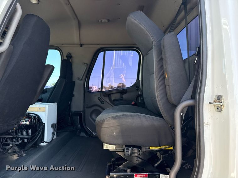 image for item EG5933 2006 Freightliner Business Class M2 Crew Cab utility / service truck