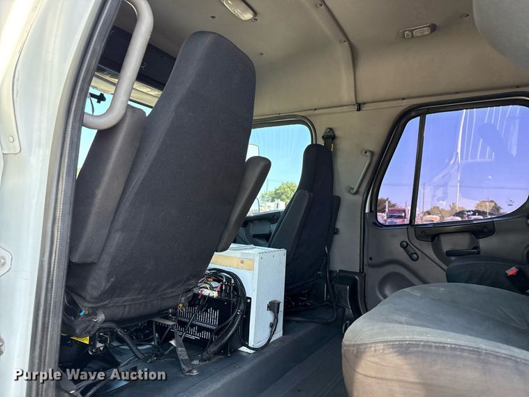 image for item EG5933 2006 Freightliner Business Class M2 Crew Cab utility / service truck