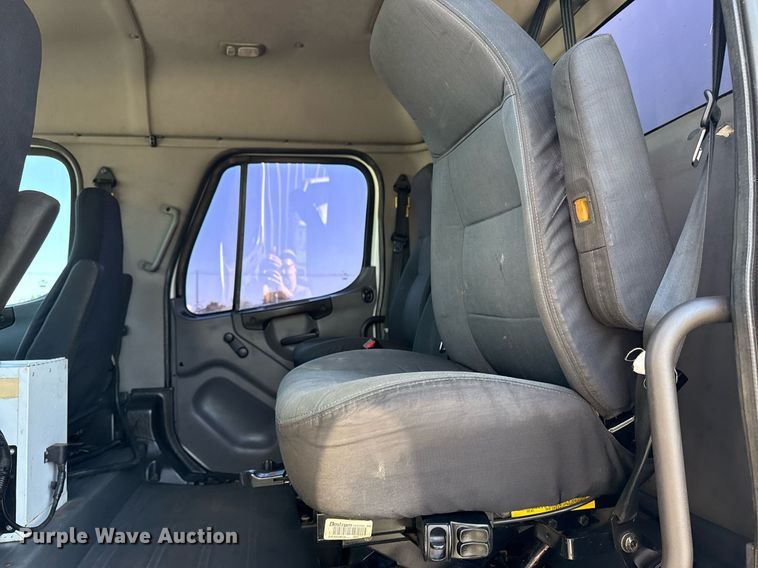 image for item EG5933 2006 Freightliner Business Class M2 Crew Cab utility / service truck