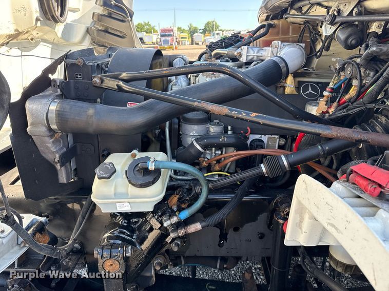 image for item EG5933 2006 Freightliner Business Class M2 Crew Cab utility / service truck