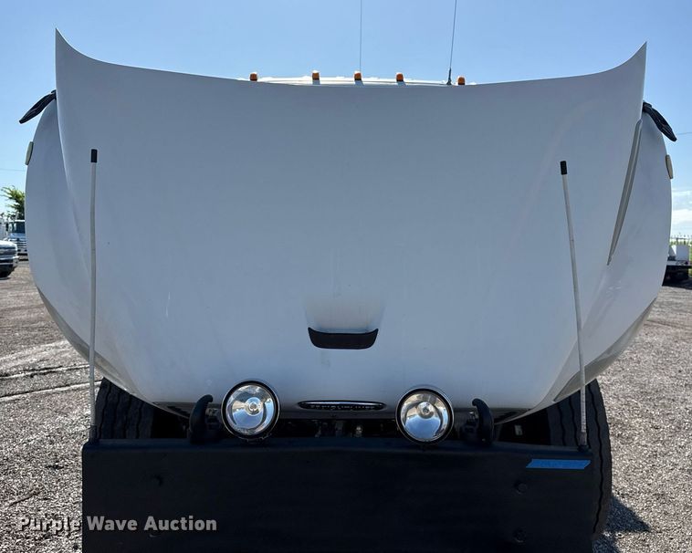 image for item EG5933 2006 Freightliner Business Class M2 Crew Cab utility / service truck