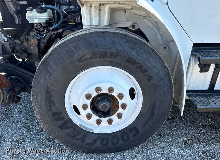 image for item EG5933 2006 Freightliner Business Class M2 Crew Cab utility / service truck