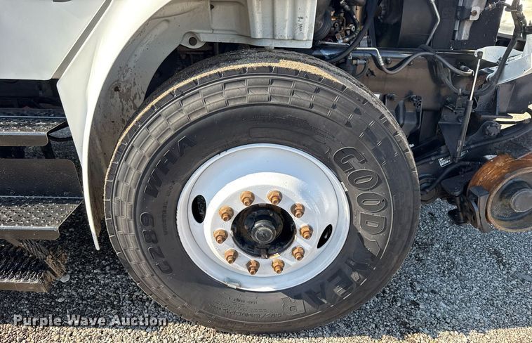 image for item EG5933 2006 Freightliner Business Class M2 Crew Cab utility / service truck