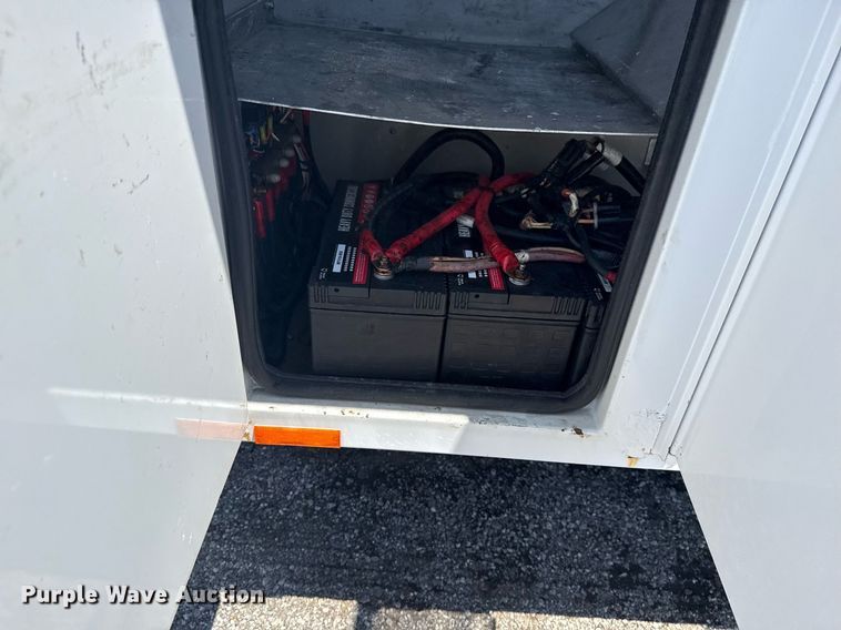 image for item EG5937 2015 Ford F750 Super Duty cable placer bucket truck