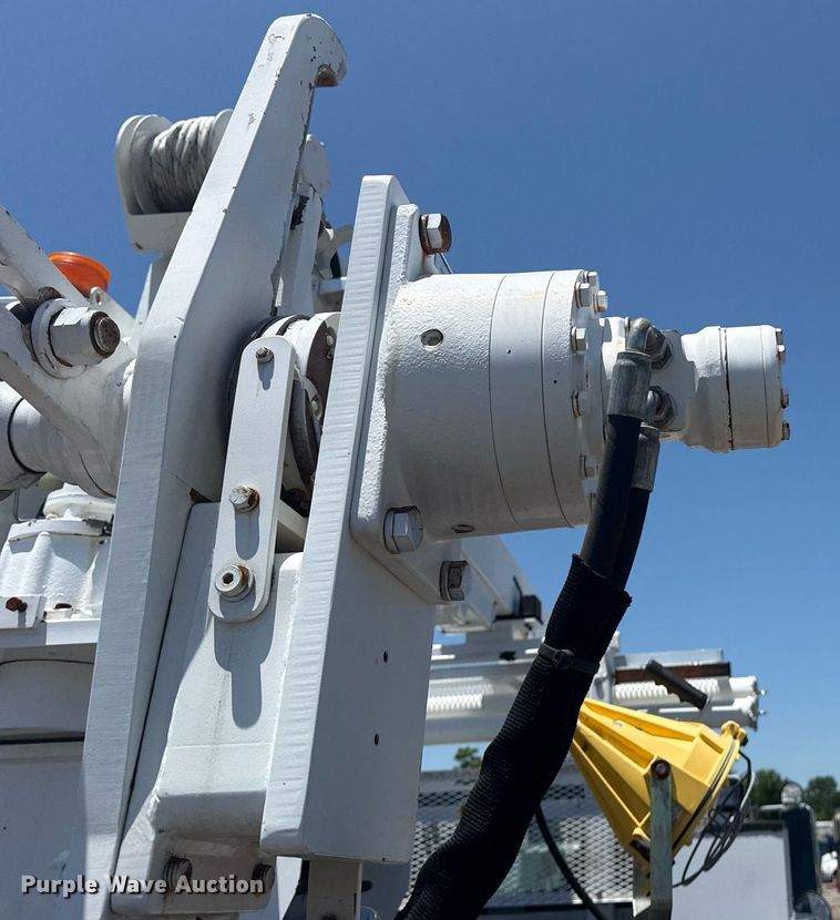 image for item EG5937 2015 Ford F750 Super Duty cable placer bucket truck