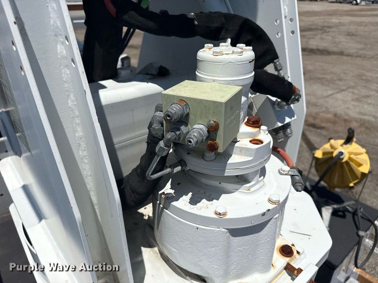 image for item EG5937 2015 Ford F750 Super Duty cable placer bucket truck