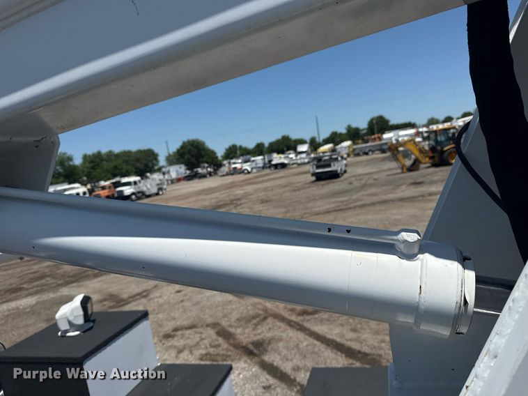 image for item EG5937 2015 Ford F750 Super Duty cable placer bucket truck