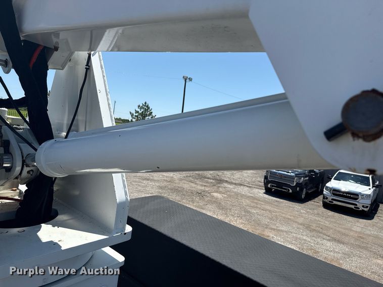 image for item EG5937 2015 Ford F750 Super Duty cable placer bucket truck