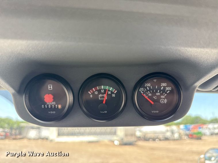 image for item EG5937 2015 Ford F750 Super Duty cable placer bucket truck