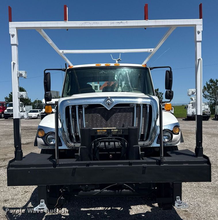 image for item EG5942 2009 International 7500 Crew Cab crane truck