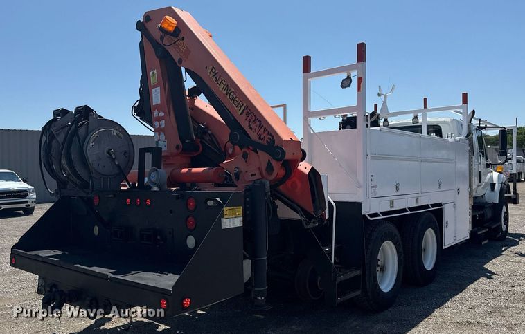 image for item EG5942 2009 International 7500 Crew Cab crane truck