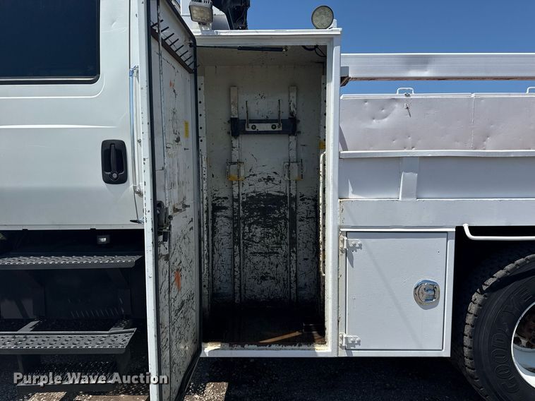 image for item EG5942 2009 International 7500 Crew Cab crane truck