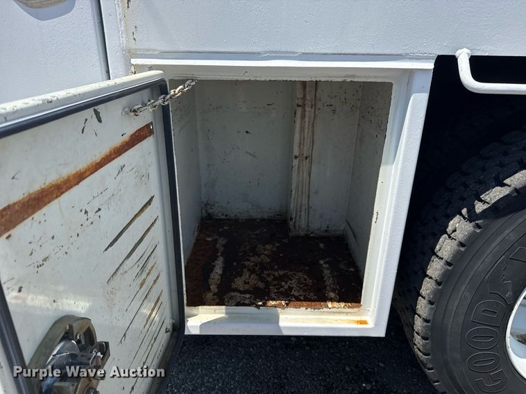 image for item EG5942 2009 International 7500 Crew Cab crane truck