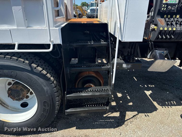 image for item EG5942 2009 International 7500 Crew Cab crane truck