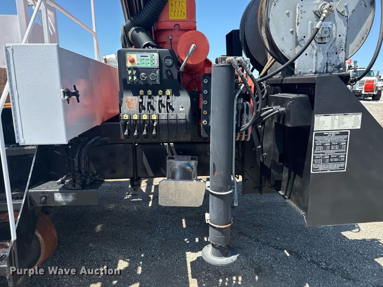 image for item EG5942 2009 International 7500 Crew Cab crane truck