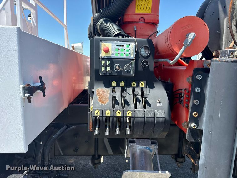 image for item EG5942 2009 International 7500 Crew Cab crane truck