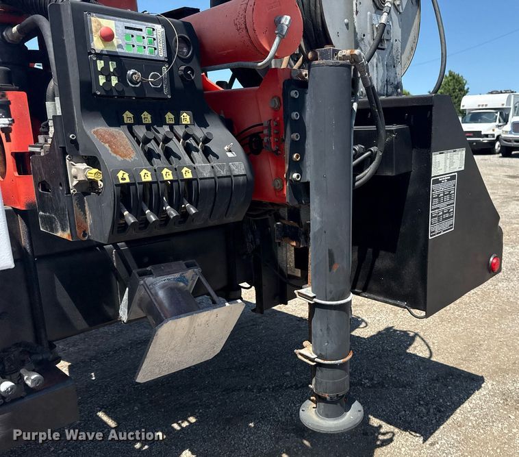 image for item EG5942 2009 International 7500 Crew Cab crane truck