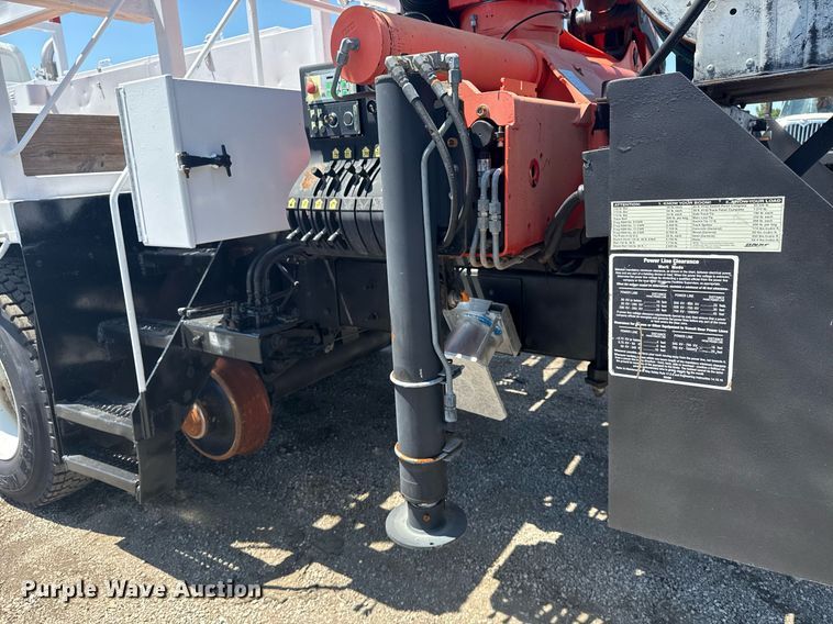 image for item EG5942 2009 International 7500 Crew Cab crane truck