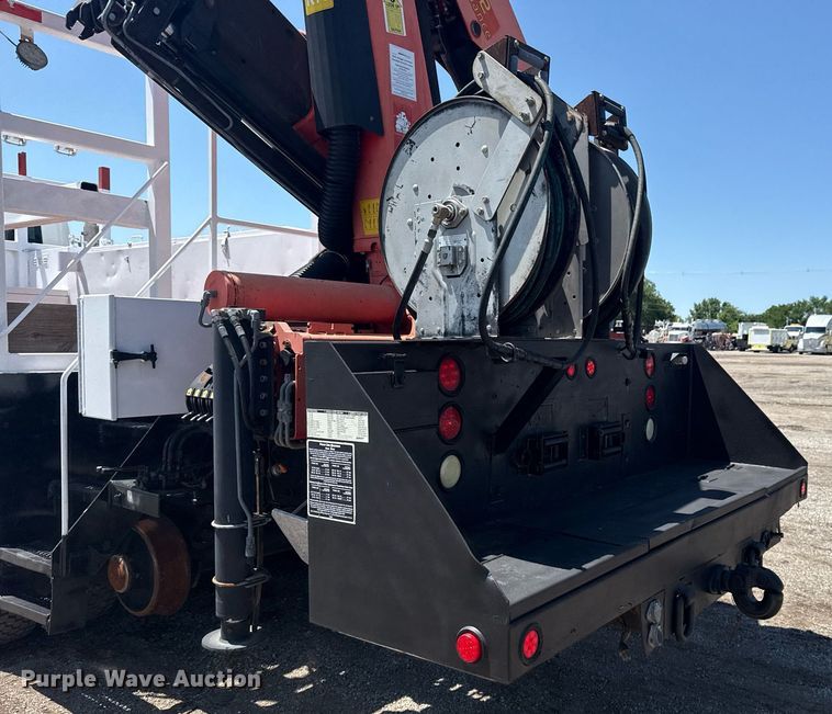 image for item EG5942 2009 International 7500 Crew Cab crane truck