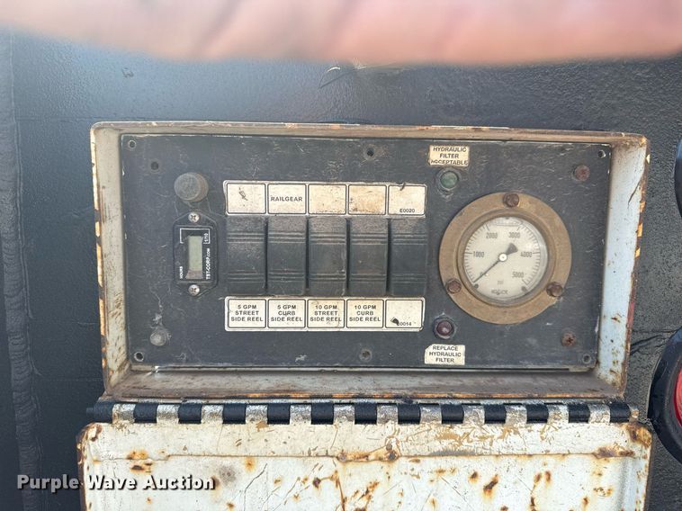 image for item EG5942 2009 International 7500 Crew Cab crane truck