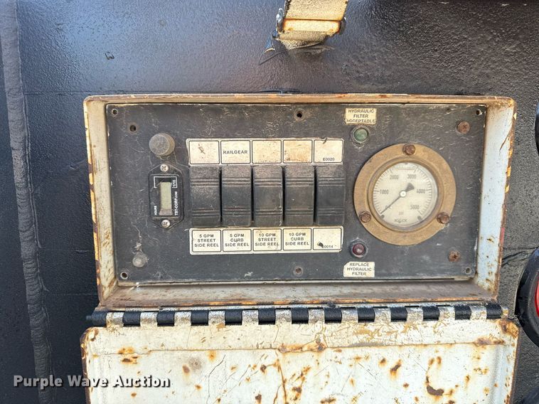 image for item EG5942 2009 International 7500 Crew Cab crane truck