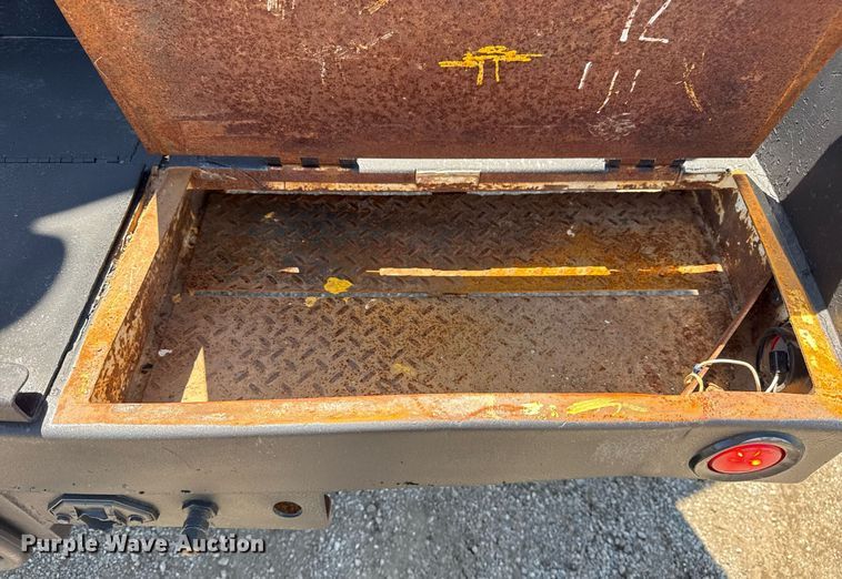 image for item EG5942 2009 International 7500 Crew Cab crane truck