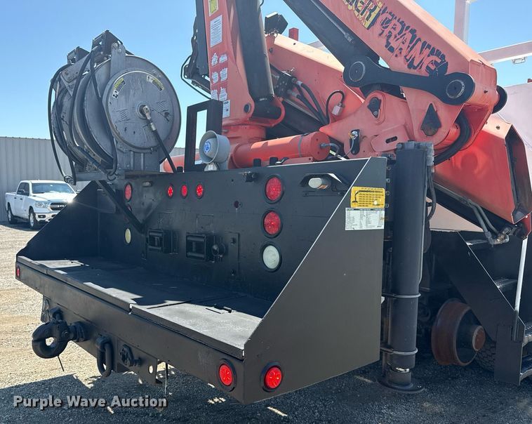 image for item EG5942 2009 International 7500 Crew Cab crane truck