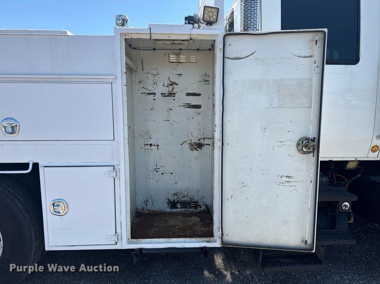 image for item EG5942 2009 International 7500 Crew Cab crane truck