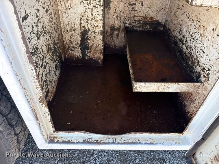 image for item EG5942 2009 International 7500 Crew Cab crane truck