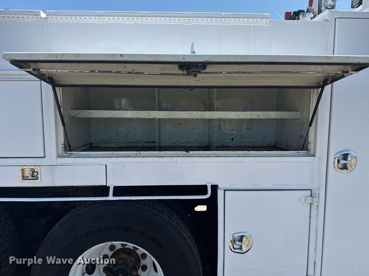 image for item EG5942 2009 International 7500 Crew Cab crane truck