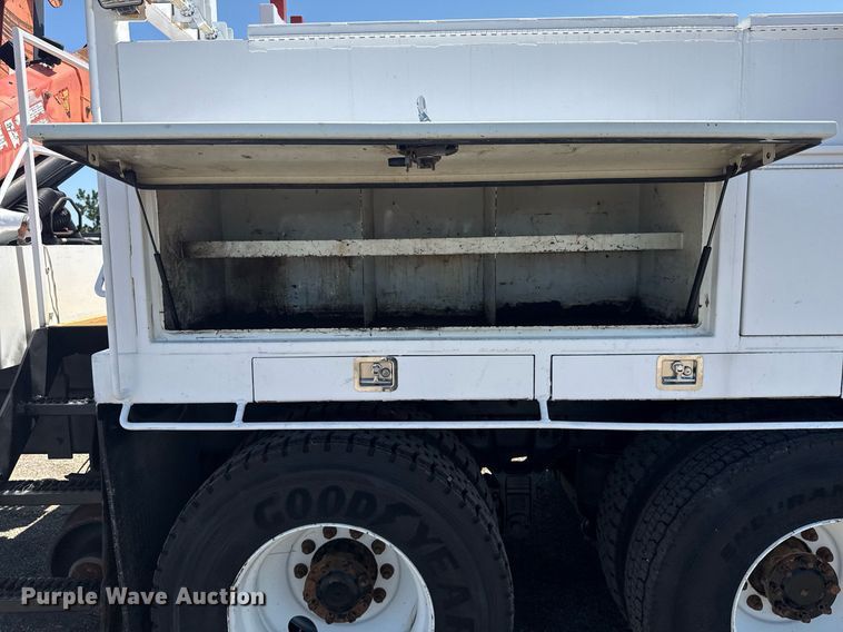 image for item EG5942 2009 International 7500 Crew Cab crane truck