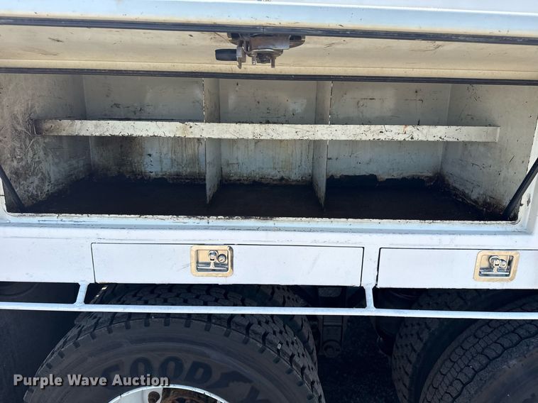 image for item EG5942 2009 International 7500 Crew Cab crane truck