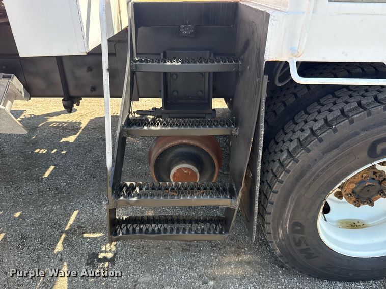 image for item EG5942 2009 International 7500 Crew Cab crane truck