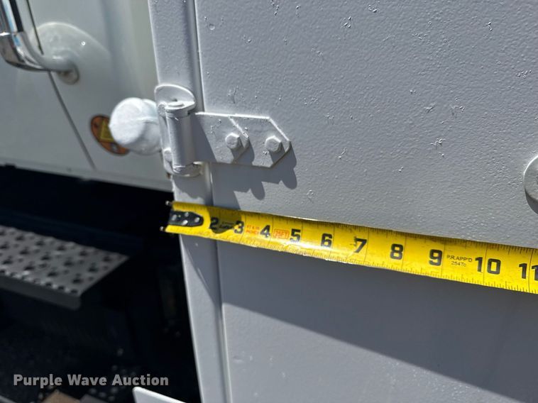 image for item EG5942 2009 International 7500 Crew Cab crane truck