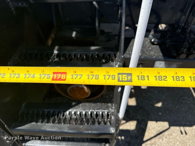 image for item EG5942 2009 International 7500 Crew Cab crane truck