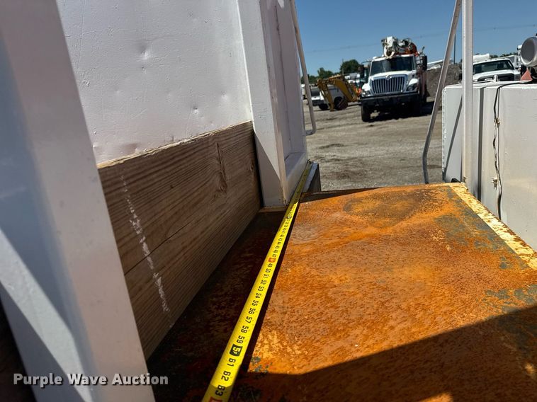 image for item EG5942 2009 International 7500 Crew Cab crane truck