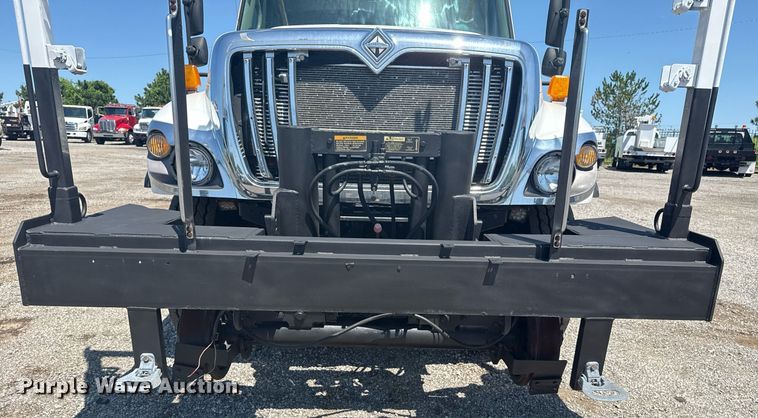 image for item EG5942 2009 International 7500 Crew Cab crane truck