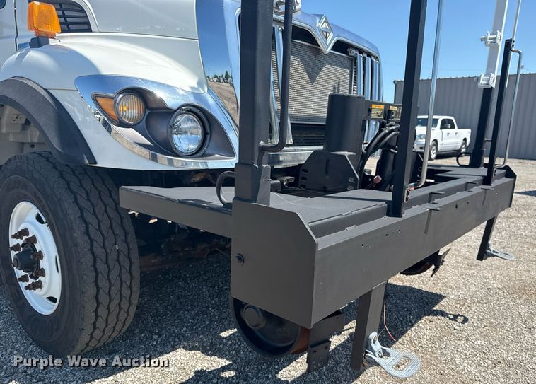 image for item EG5942 2009 International 7500 Crew Cab crane truck