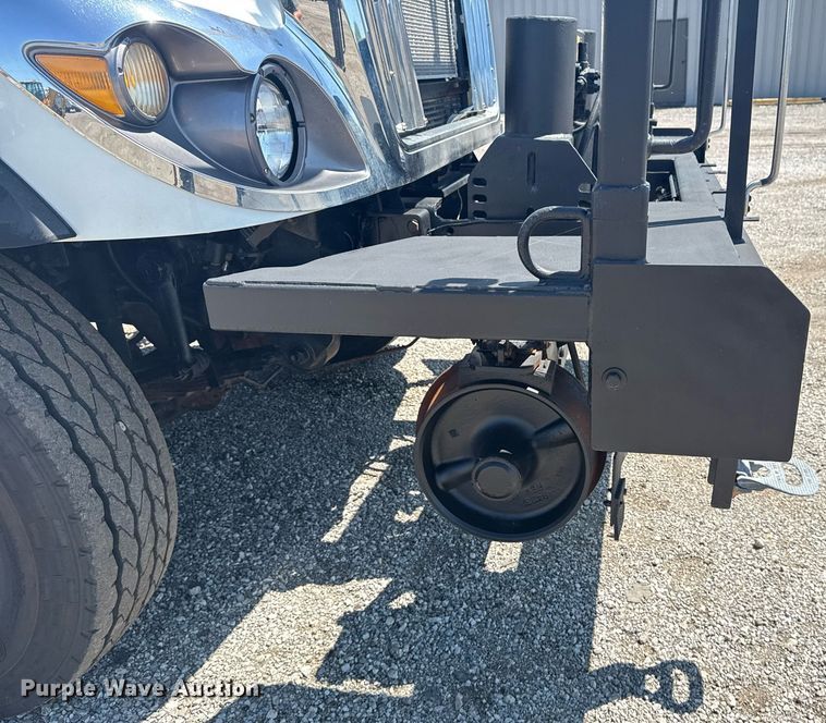 image for item EG5942 2009 International 7500 Crew Cab crane truck