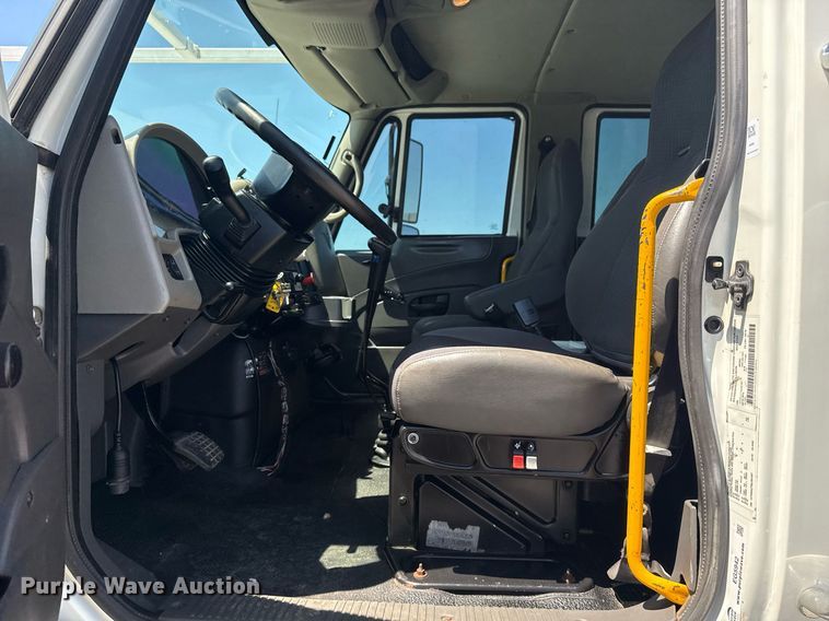 image for item EG5942 2009 International 7500 Crew Cab crane truck