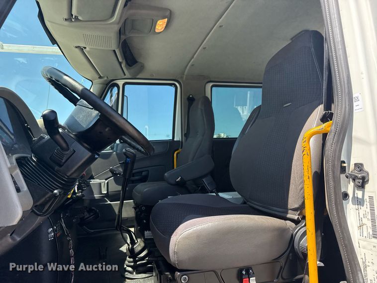 image for item EG5942 2009 International 7500 Crew Cab crane truck