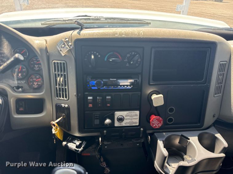 image for item EG5942 2009 International 7500 Crew Cab crane truck