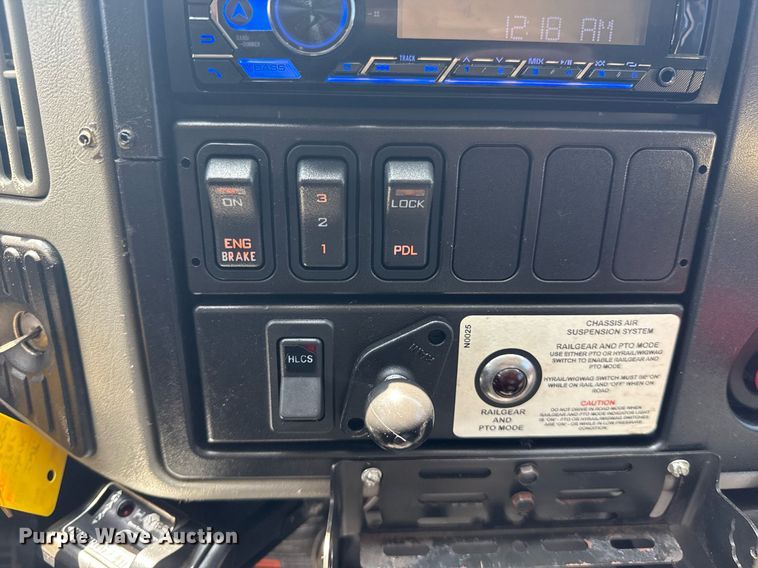 image for item EG5942 2009 International 7500 Crew Cab crane truck