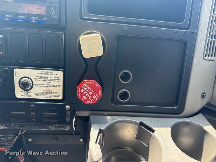 image for item EG5942 2009 International 7500 Crew Cab crane truck