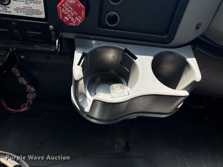 image for item EG5942 2009 International 7500 Crew Cab crane truck